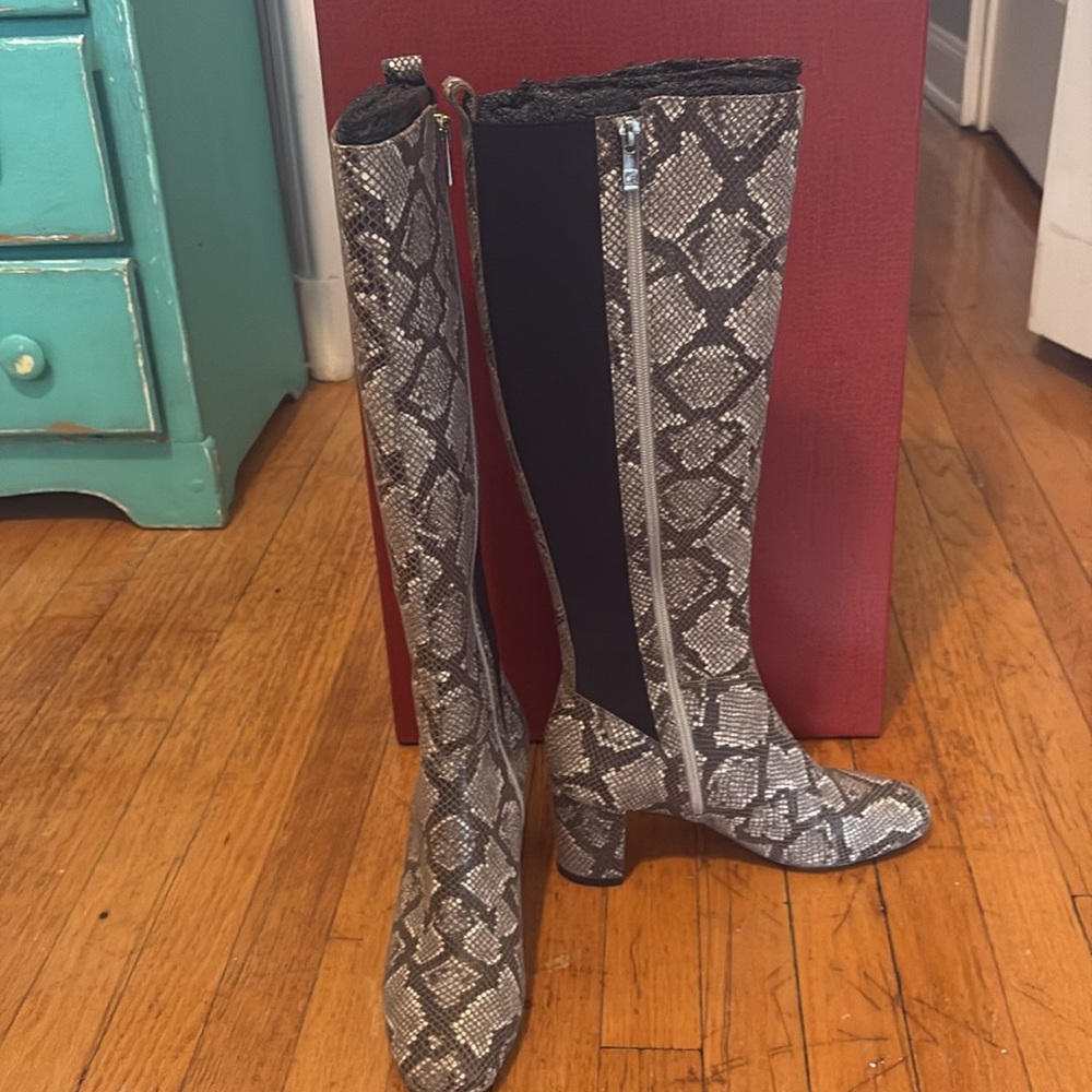 Donald J Pliner python shoes
8.5 - Picture 2 of 3